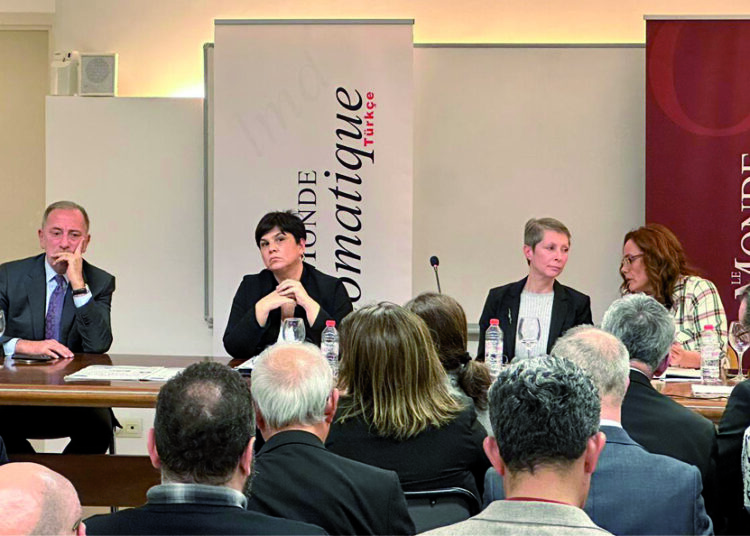 ‘Gazetecilik baskı altında’