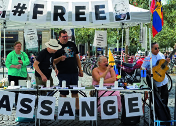 Julian Assange’la bir görüş günü