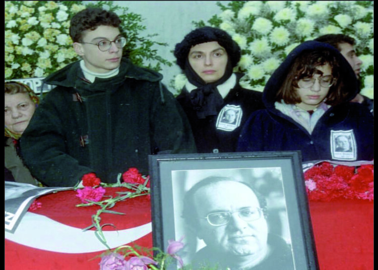 O duvarın altında adalet kaldı