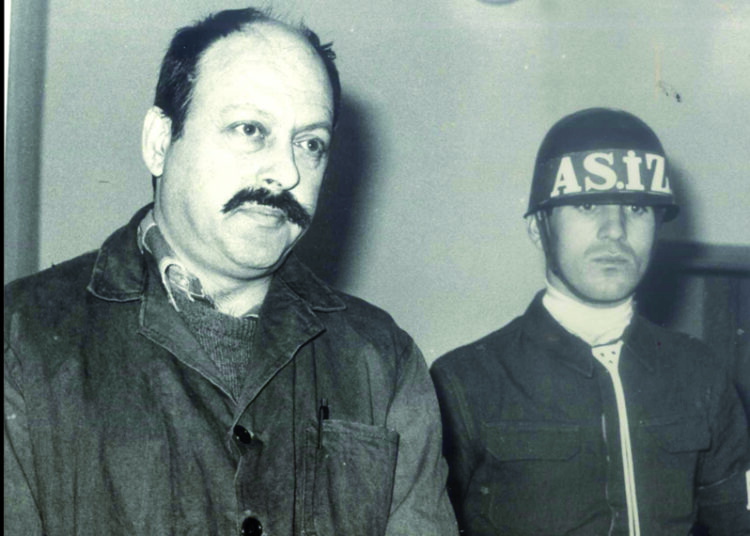 Hiç diz çökmeden yaşamak