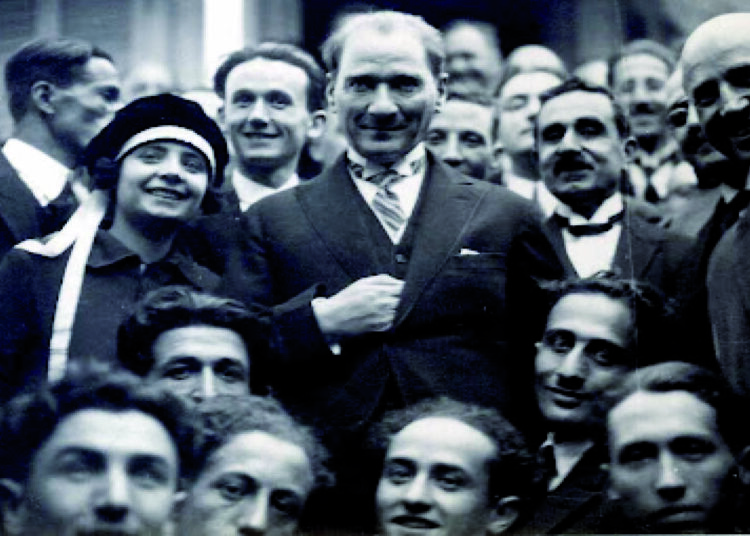 Ulusun geleceği gençlere, gençlerin geleceği eğitime emanet