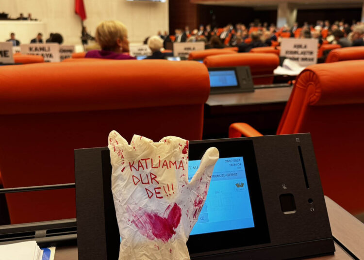 ‘Bir kap su diye rica ediyorduk, şimdi öldürmeyin diye direniyoruz’