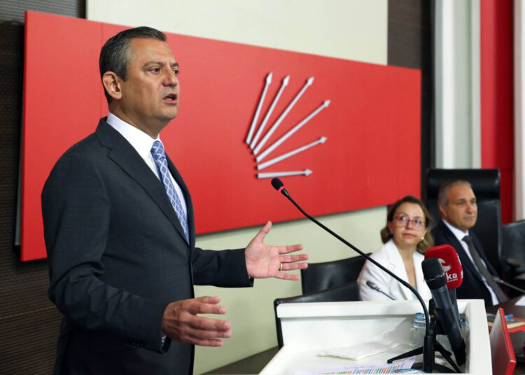 CHP tüzük kurultayı: Özgür Özel seçimli kurultayı göze alabilir mi?