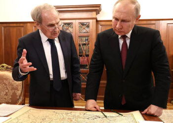 Tarih manipülatörlere karşı