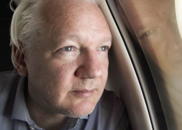 Assange adalet bekliyor