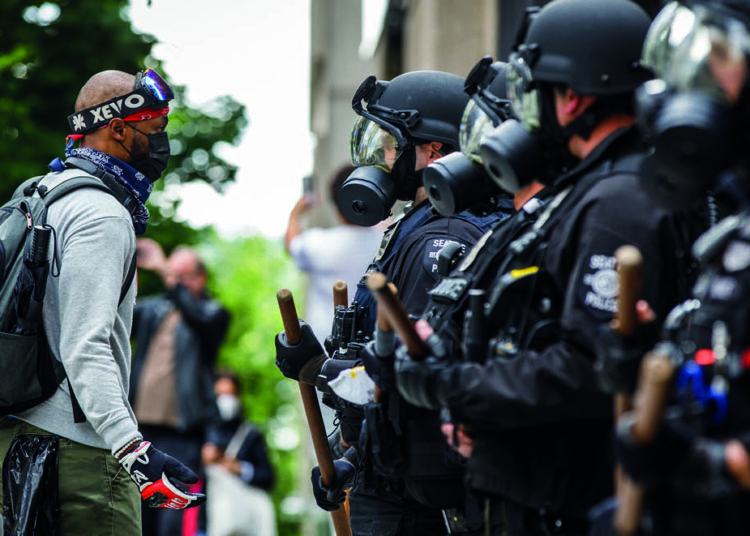 Kırpılan özgürlükler, iflas eden siyaset