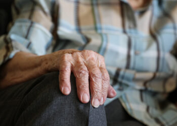 Umudu tükenen toplumlarda nüfus kaçınılmaz olarak yaşlanır