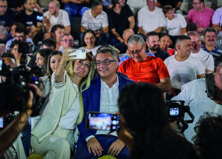 Otoriter teknoloji darbesi