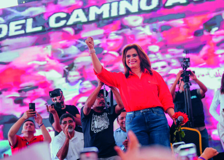 Otoriter teknoloji darbesi